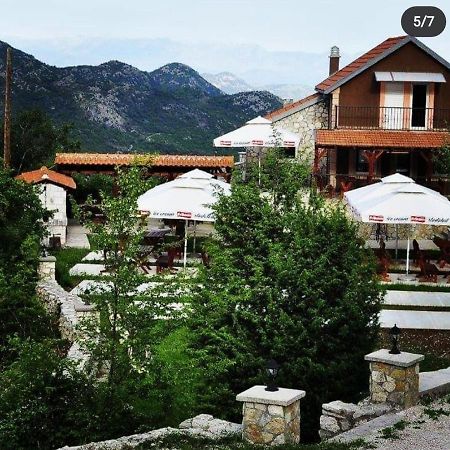 Vikendica,Bungalovi Lipska Pecina Cetynia Zewnętrze zdjęcie