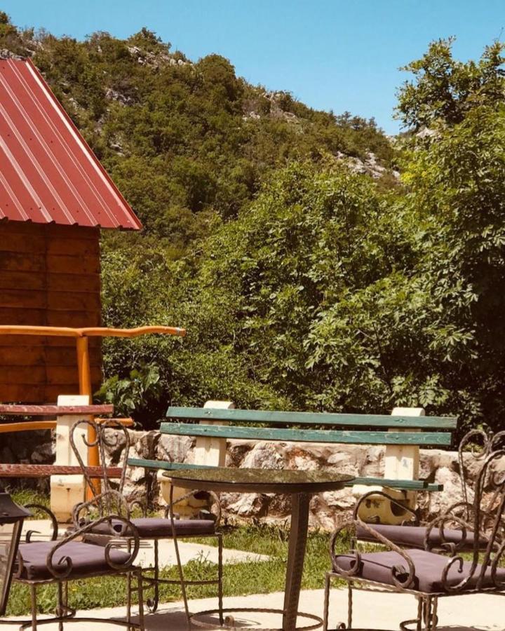 Vikendica,Bungalovi Lipska Pecina Cetynia Zewnętrze zdjęcie