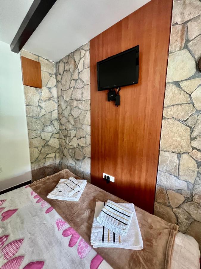 Vikendica,Bungalovi Lipska Pecina Cetynia Zewnętrze zdjęcie
