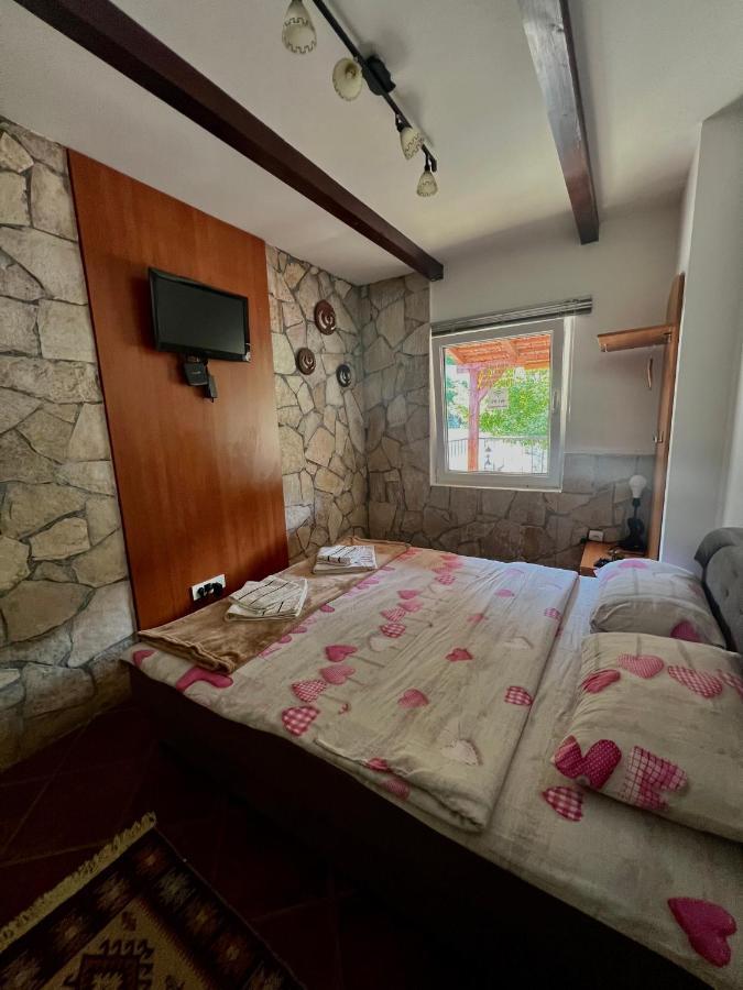 Vikendica,Bungalovi Lipska Pecina Cetynia Zewnętrze zdjęcie